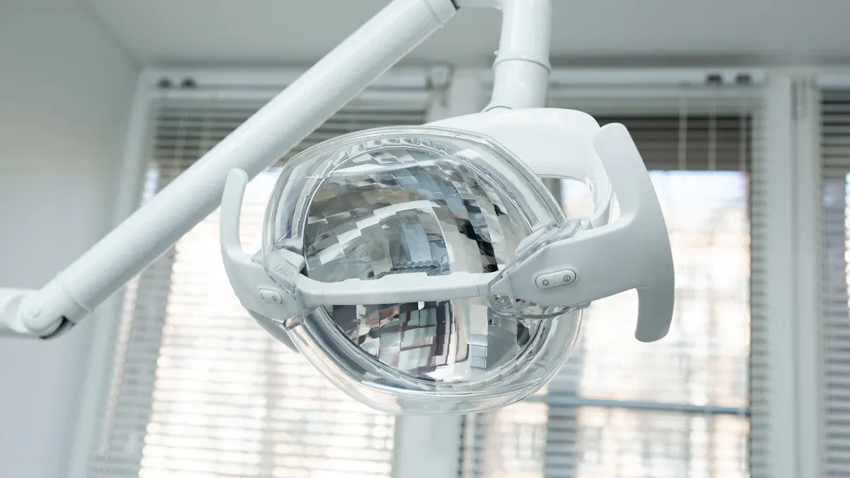 Essential Tips ad Sustentationem et Purgatio Medical Lighting Equipment